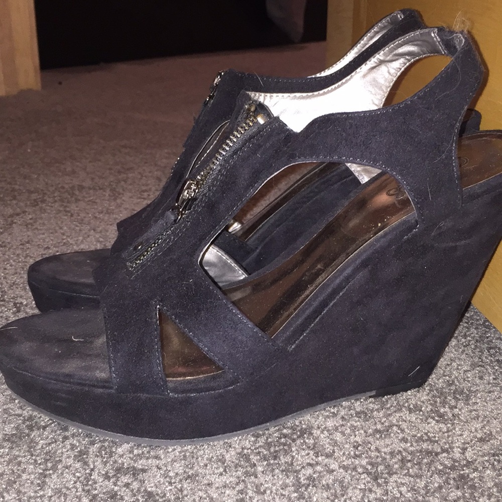 Carlos wedges heels